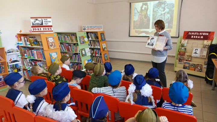 Урок патриотизма "Нам жить и помнить"